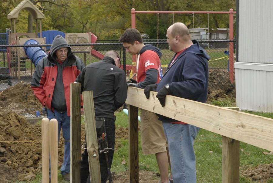 Lowes donates labor, materials for Wayne school project