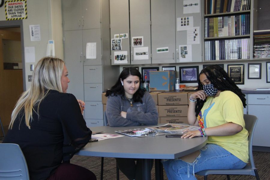 Assistant principal Jessica Earnest talks with Spotlight staffers Zoe Harris and Yanelis Rivera about school spirit.